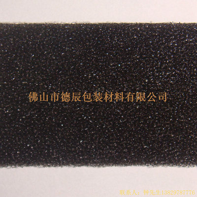 過濾海綿也稱網(wǎng)狀海綿，爆破海綿。聚氨酯過濾海綿由普通開孔軟泡高溫爆破開孔加工而成，爆破除掉了泡沫網(wǎng)絡(luò)之間原有的氣泡膜，得到了主體骨架網(wǎng)狀結(jié)構(gòu)。
過濾海綿的空隙率高達(dá)97%，具有優(yōu)異的透氣性、良好的柔軟性和較高的機(jī)械強(qiáng)度。
